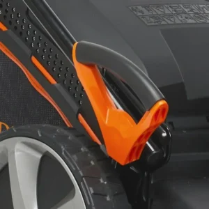 Tondeuse thermique tractée, 170 cm3, moteur HONDA